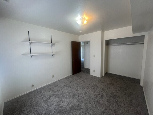 Building Photo - Cute two bedroom apartment for rent in Pro...