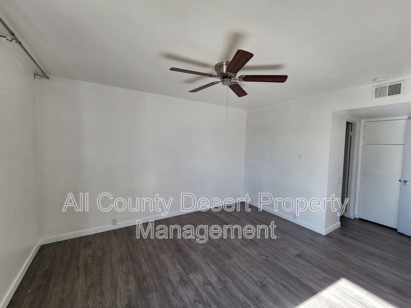 Building Photo - 400 N Sunrise Way