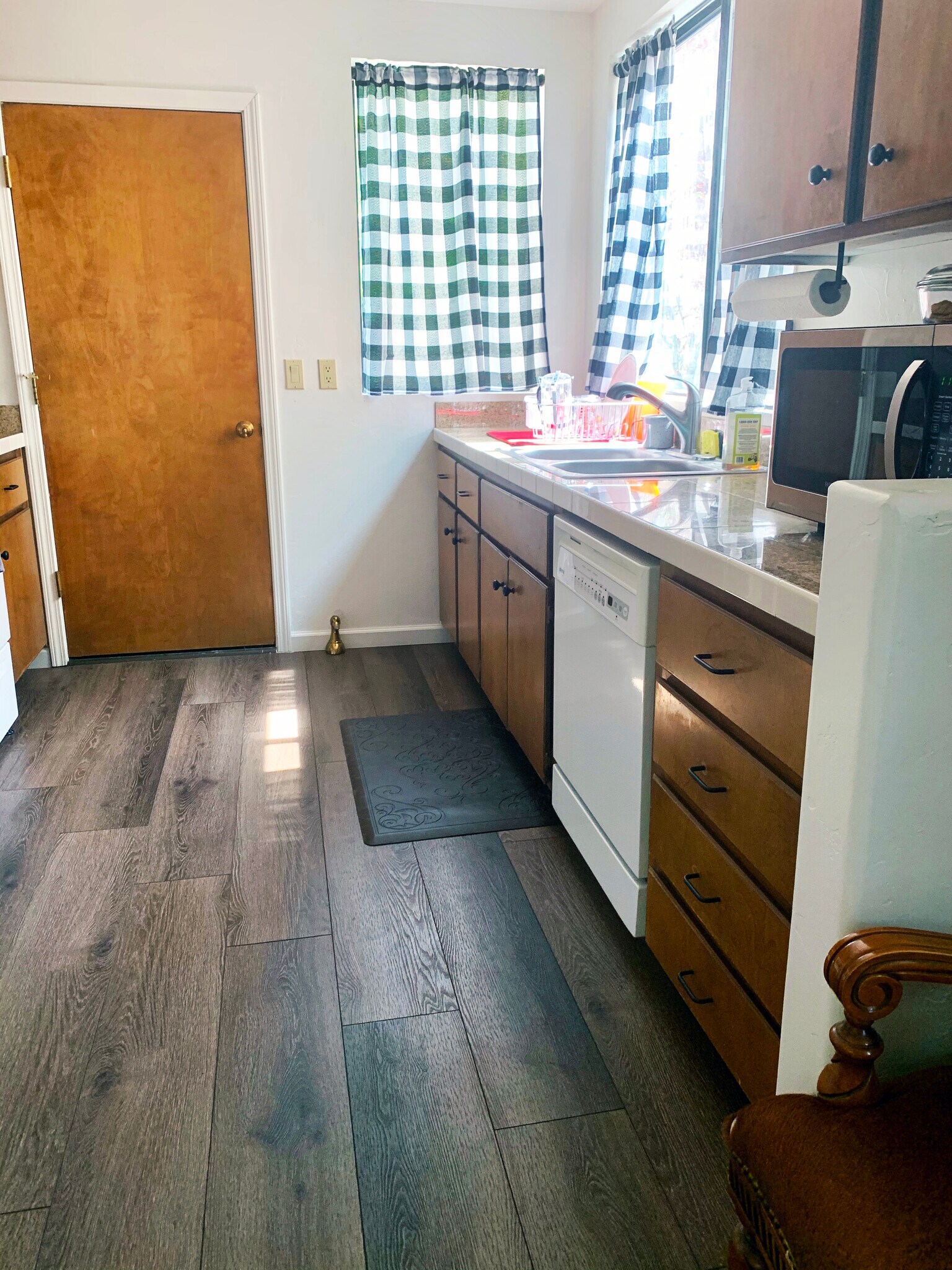 fully stocked kitchen - 1413 Coyote Rd