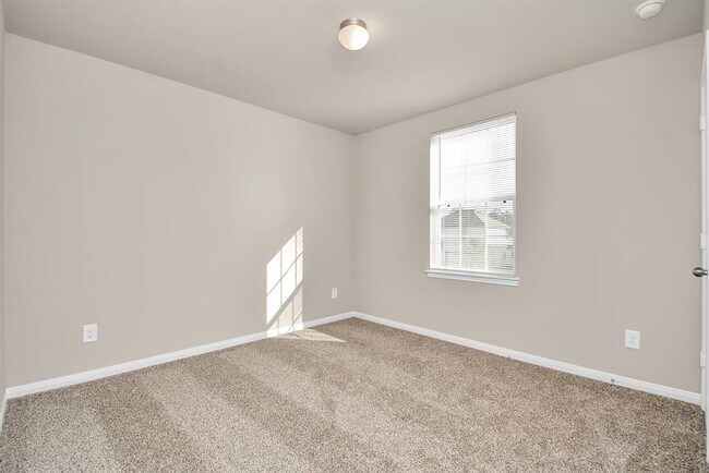 Building Photo - 2260 Raider Dr