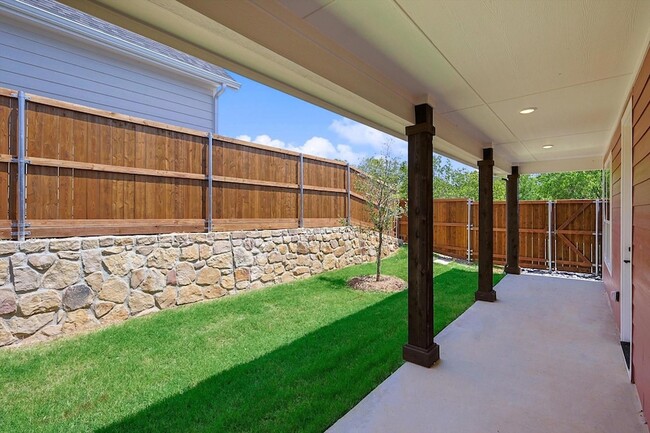 Building Photo - 510 Woodside Trl