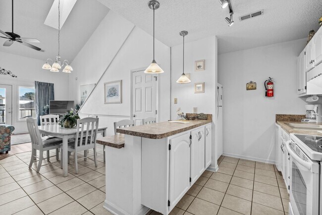 Building Photo - All Inclusive Seasonal Rental Available NO...