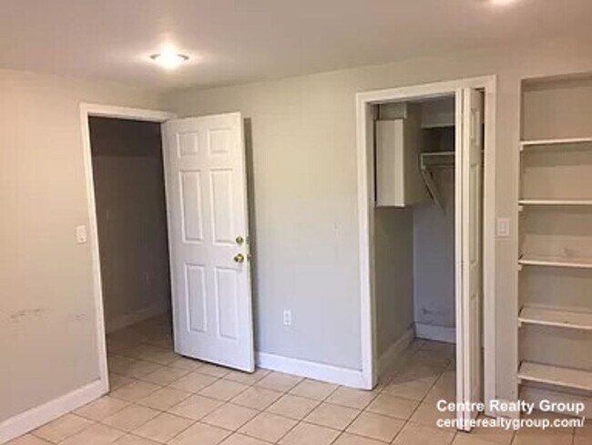 Building Photo - Amazing value two bedroom in Brookline