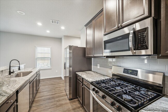 Building Photo - 935 Golden Willow Ln