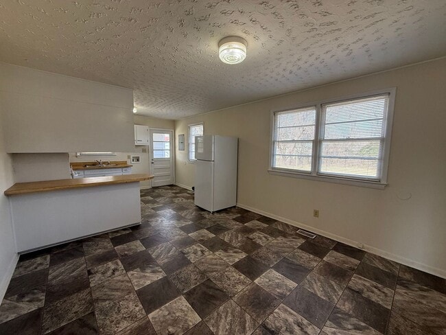 Building Photo - Spacious 3 bedroom house in Swansboro