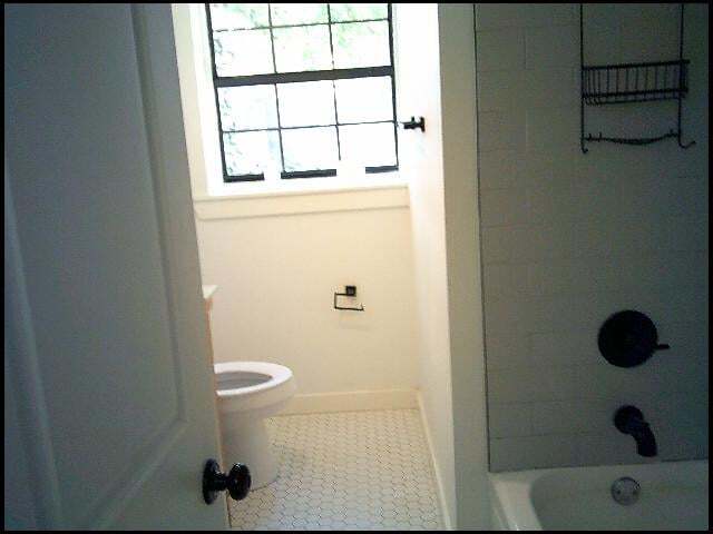 Building Photo - 1520 Broadway St