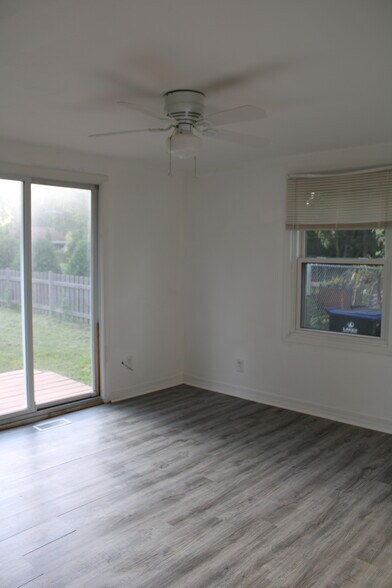 Building Photo - 2807 Benjamin Dr