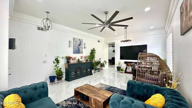Building Photo - 3927 S Hollyhock Pl