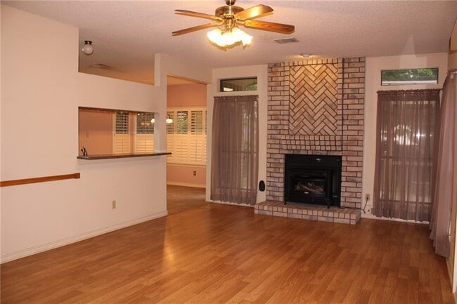 Building Photo - 2141 Surrender Ave