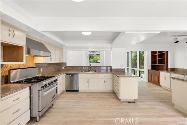 Building Photo - 2105 W Paseo Del Mar