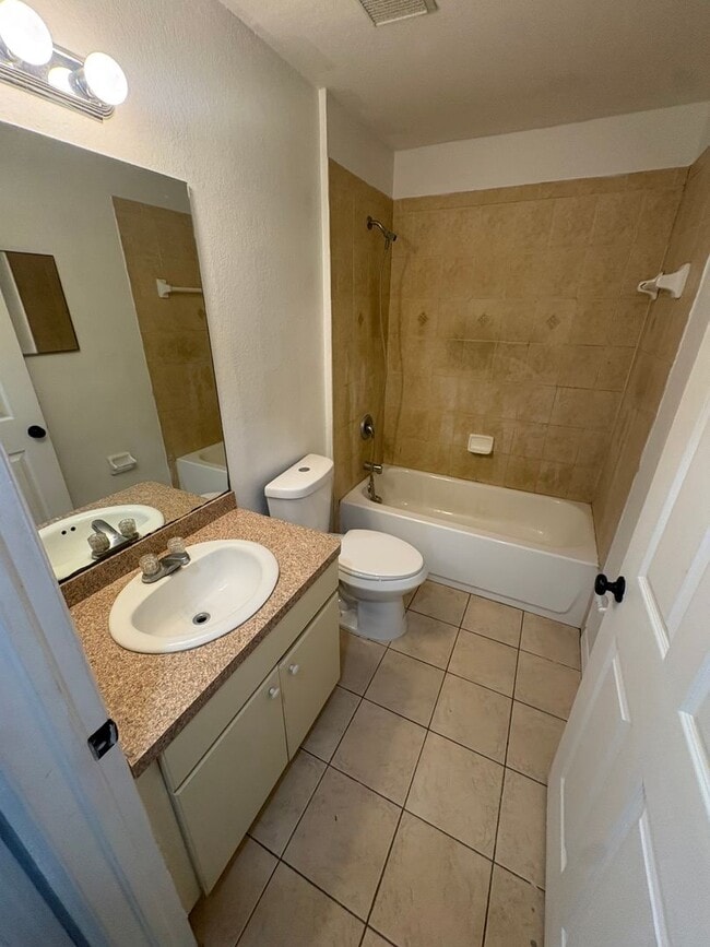 Building Photo - 1000/1002 W 12th Street