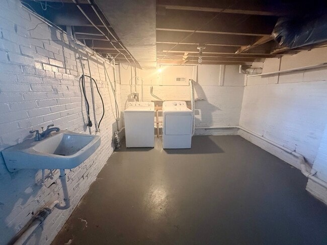 Building Photo - Three bedroom, 1 bath house in Graham