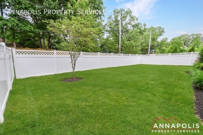 Building Photo - 402 St Martins Choice Ln