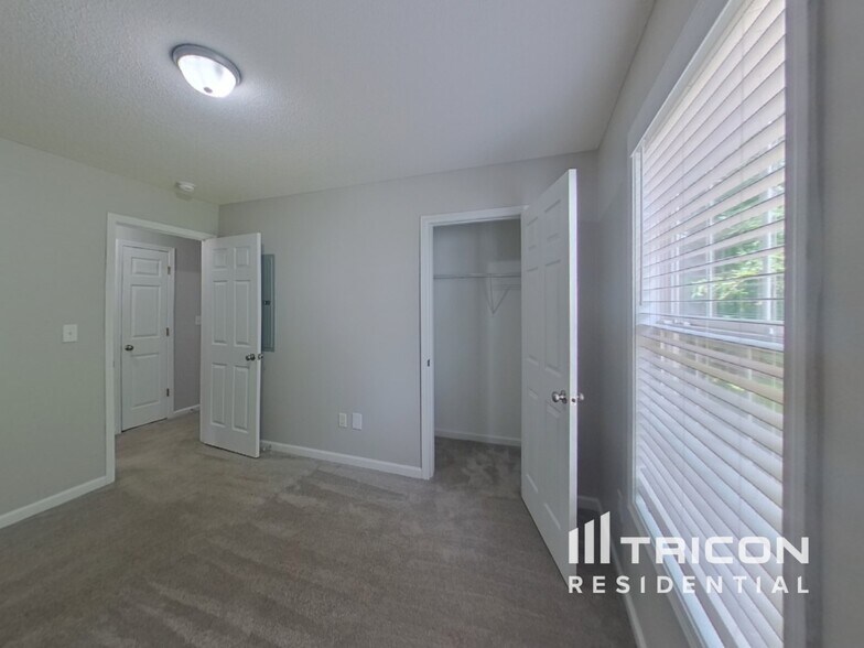 Building Photo - 225 Joes Ct