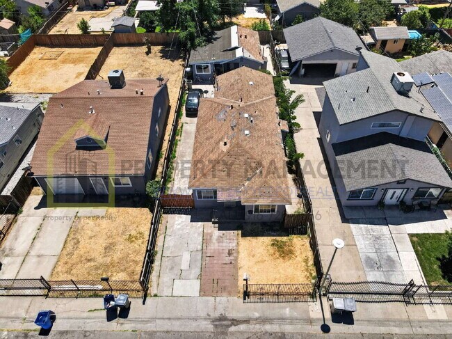 Building Photo - Spacious 3-Bed, 2-Bath Haven in Sacramento