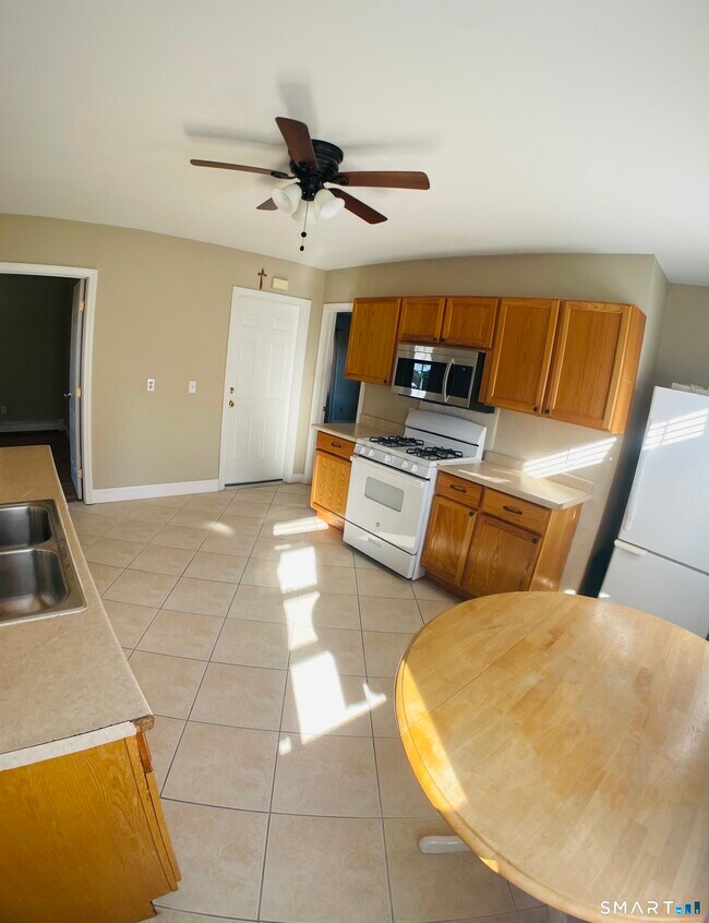 Building Photo - 632 East St