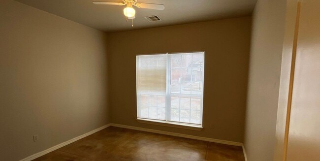 Primary Photo - 2 bedroom, 2 bath in the Plaza District