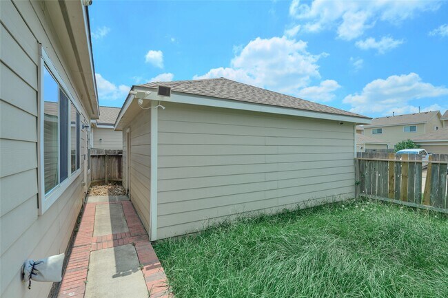 Building Photo - 21718 Grassy Hill Ln