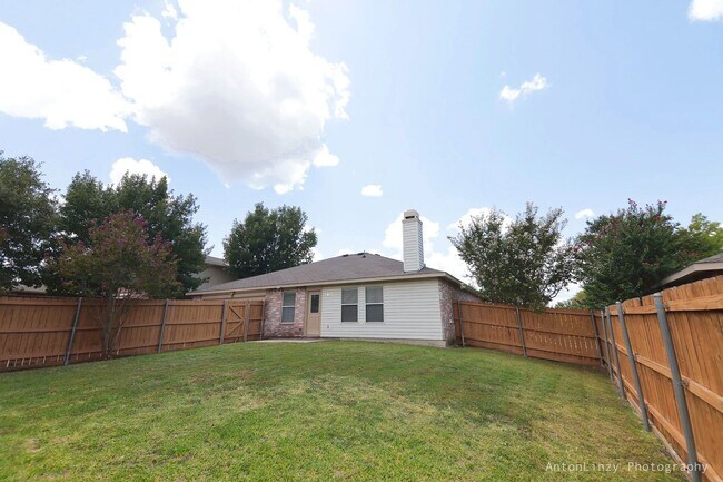 Building Photo - 2374 Somerset Dr