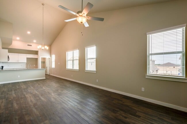 Building Photo - AVAILABLE NOW! GORGEOUS 2 BEDROOM FOUR PLEX LOCATED IN MIDLOTHIAN ISD!