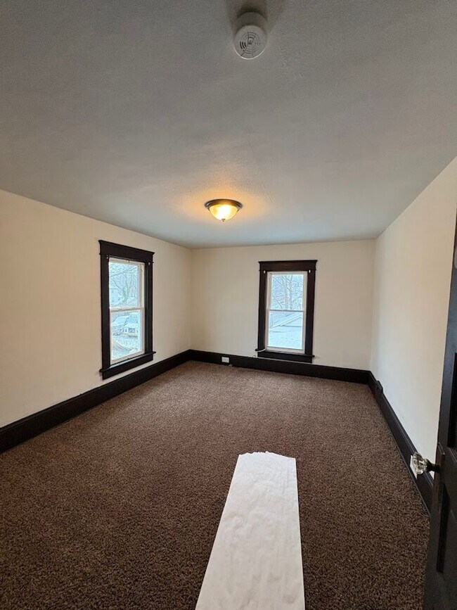 Building Photo - 1433 Kenmore Blvd