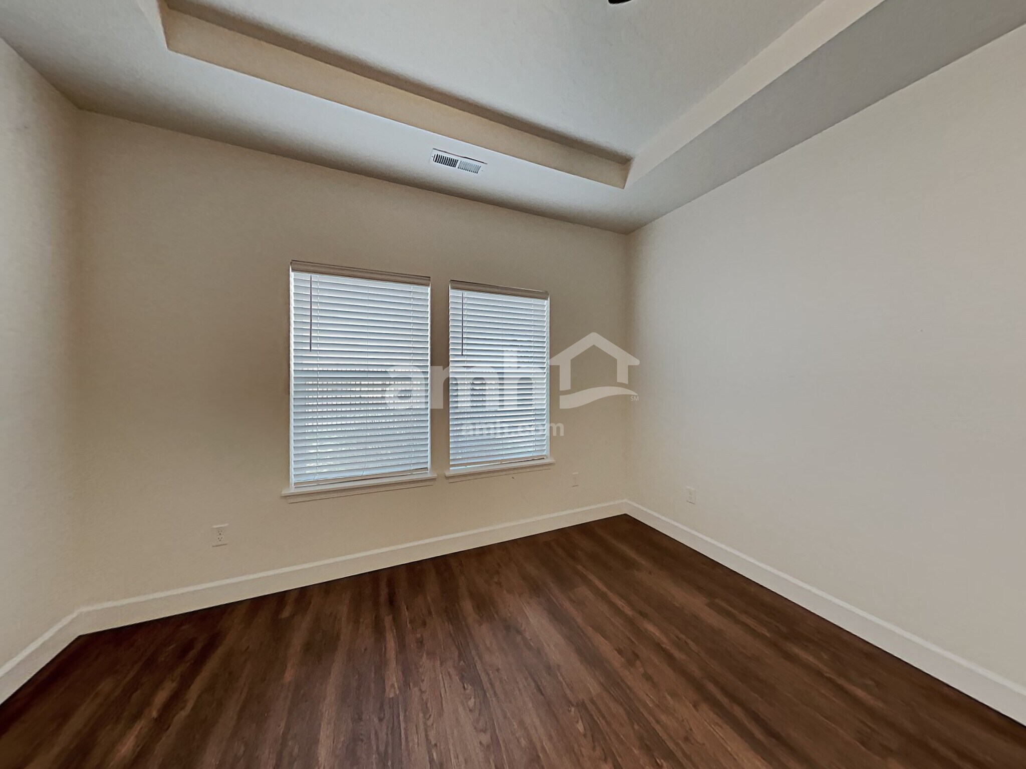 Building Photo - 302 E Sicily Dr