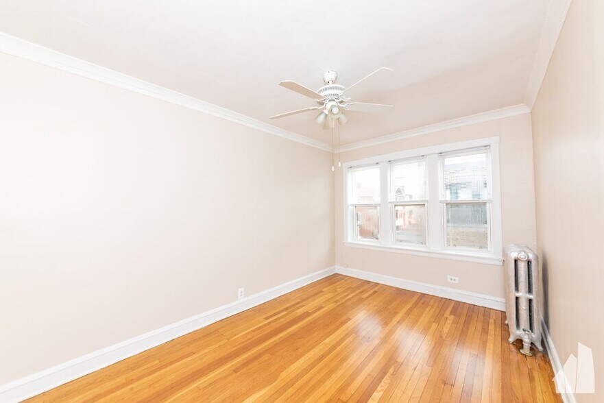 Building Photo - 4043 N Mozart St