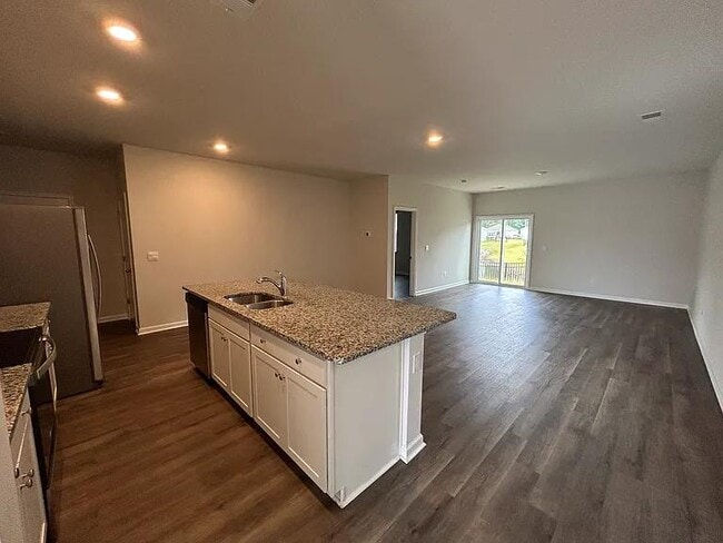 Building Photo - 324 vaccaro Dr