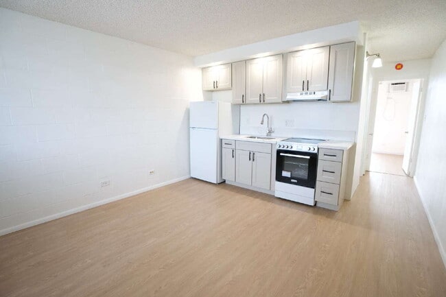 Building Photo - Renovated 1BR/1BA Condo w/ Parking & Large Lanai – Hale Hoaloha