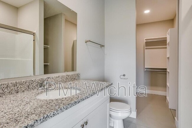 Building Photo - 5238 N Cypress St