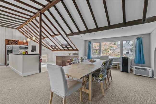 Building Photo - 167 Coggeshall Ave