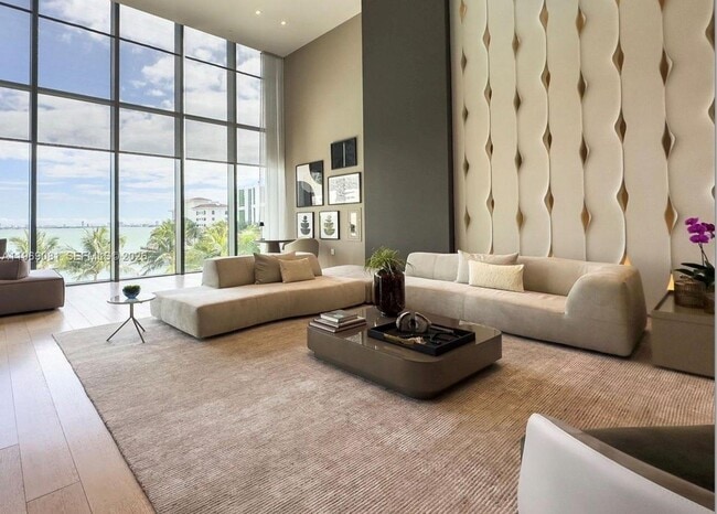 Building Photo - 460 NE 28th St