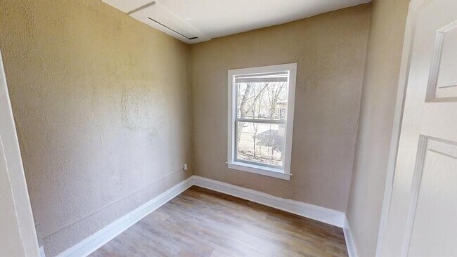 Building Photo - 716 Pearl St