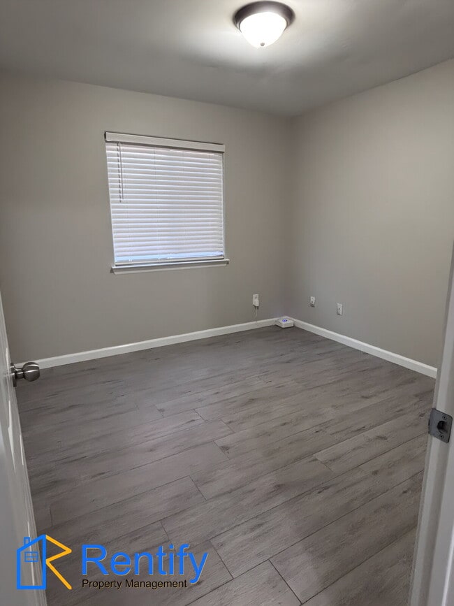 Building Photo - Updated! 4BD/2BA Home in SW Bakersfield