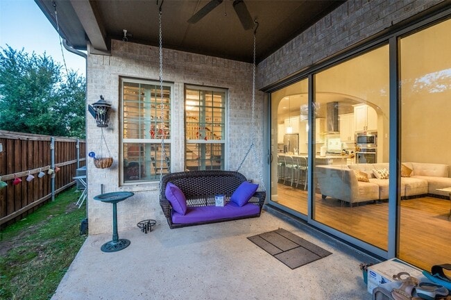 Building Photo - 630 Bridge St