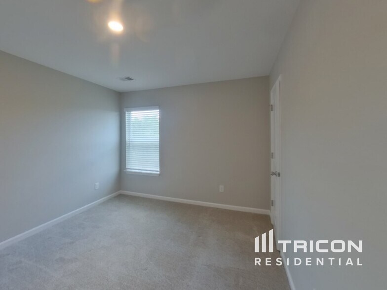 Building Photo - 283 Millen Dr