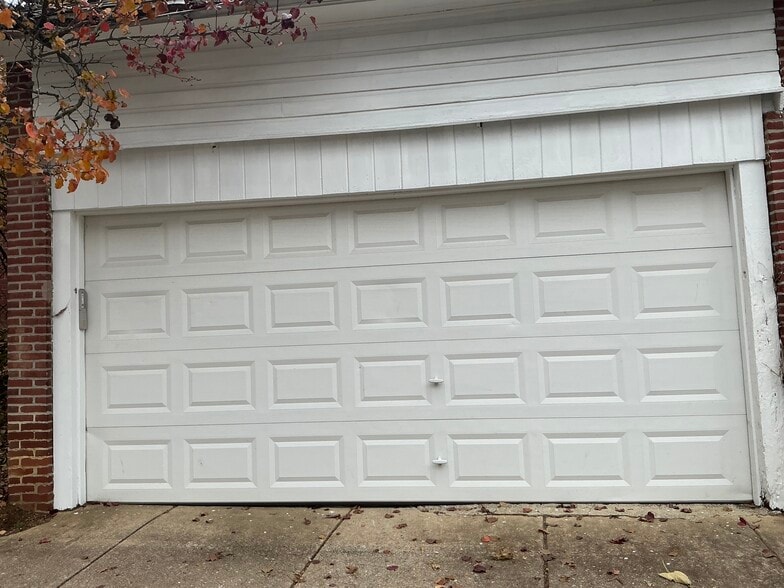 Garage - 303 E 19th St