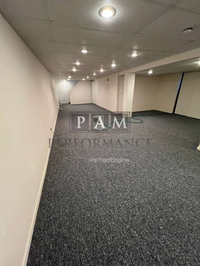 Building Photo - 8862 N Malibu Dr