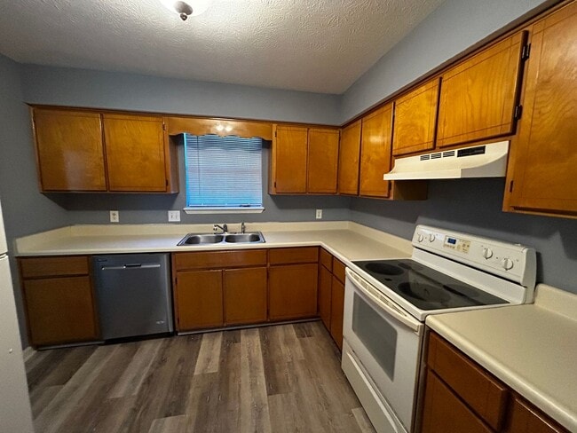 Building Photo - 1007 11th Ct