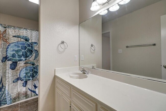 Building Photo - 14905 Dasmarinas Dr