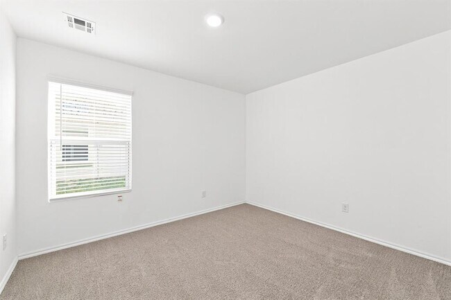 Building Photo - 2208 Bleecker St