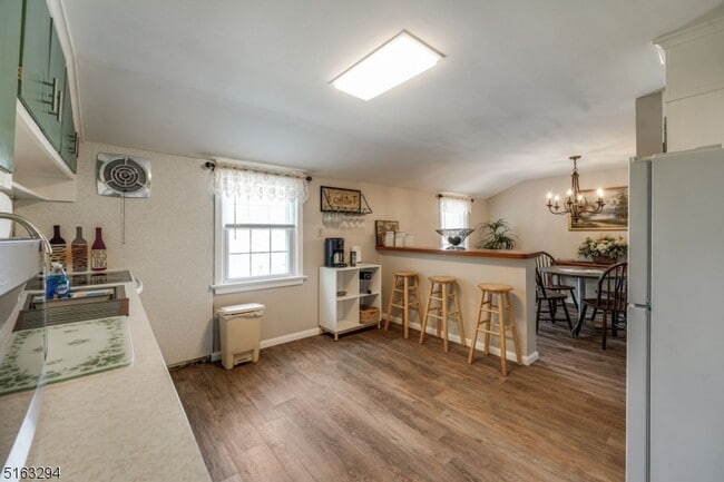 Building Photo - 2513 Standish Ave