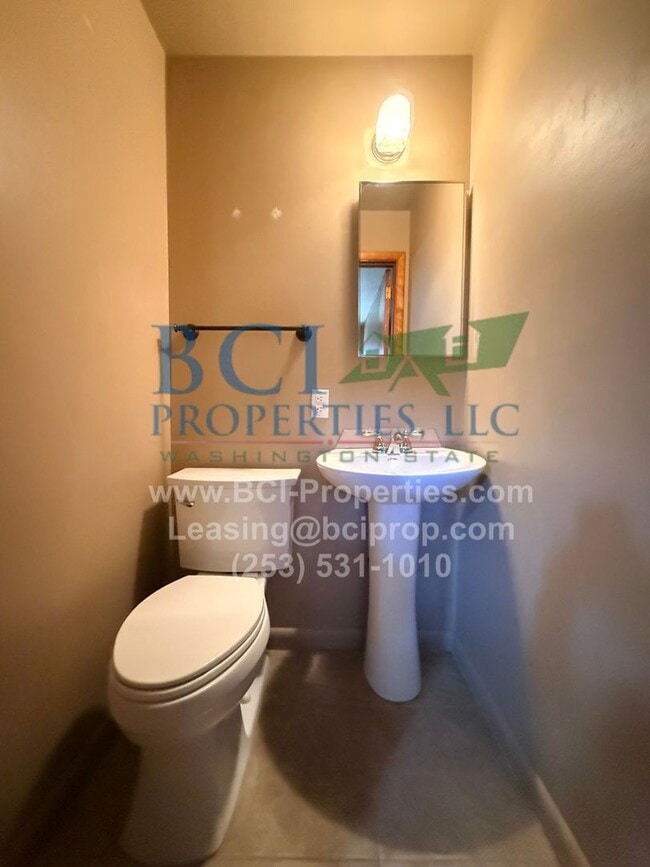 Building Photo - Beautiful Charming 2 bedroom house in North End Tacoma