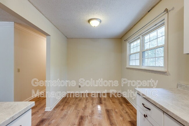 Building Photo - 5580 Hargrove Rd