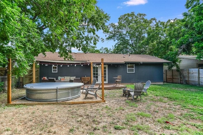 Building Photo - 805 Eberhart Ln