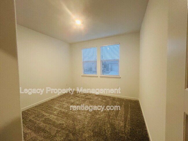 Building Photo - 3760 Oyster Pt Wy