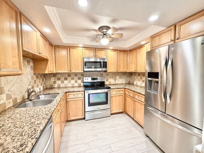 Building Photo - **LELY COUNTRY CLUB** 2 BED + LOFT / 2 BAT...