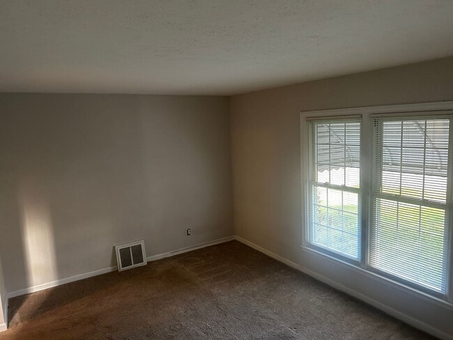 Building Photo - Charming 3 Bedroom, 2 Bathroom Home in Cuyahoga Falls