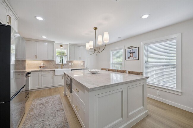 Building Photo - 1410 E 32nd 1/2 St