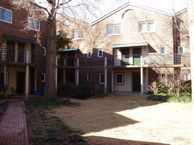 Building Photo - Chapel Hill/Chancellors Square Condo